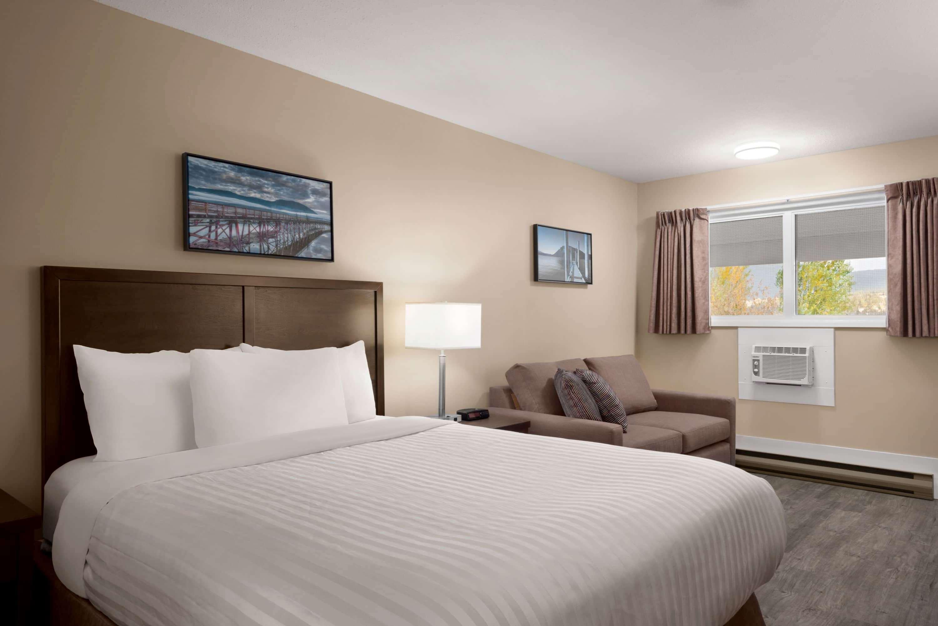 Travelodge By Wyndham Salmon Arm Bc Екстер'єр фото