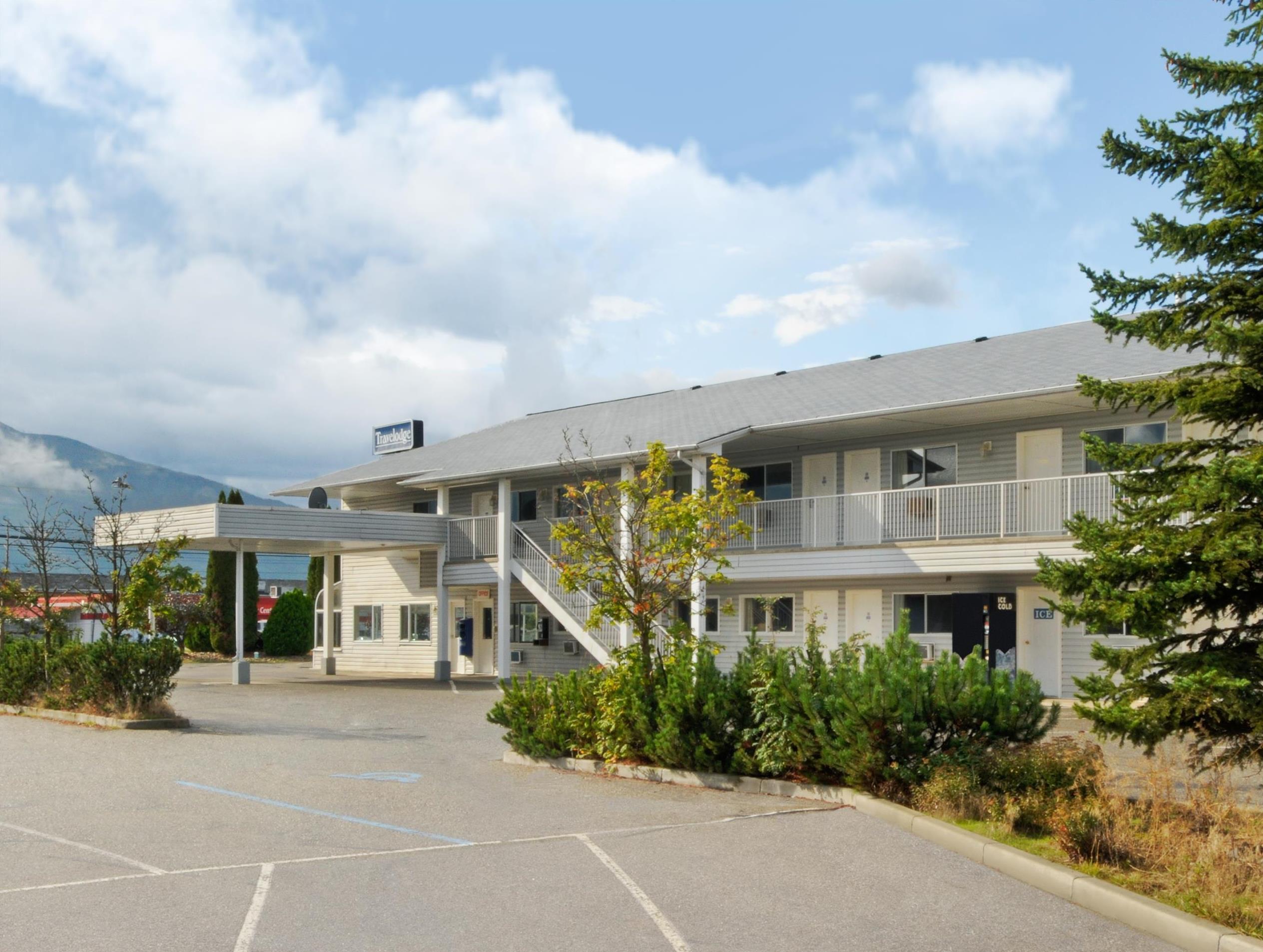 Travelodge By Wyndham Salmon Arm Bc Екстер'єр фото