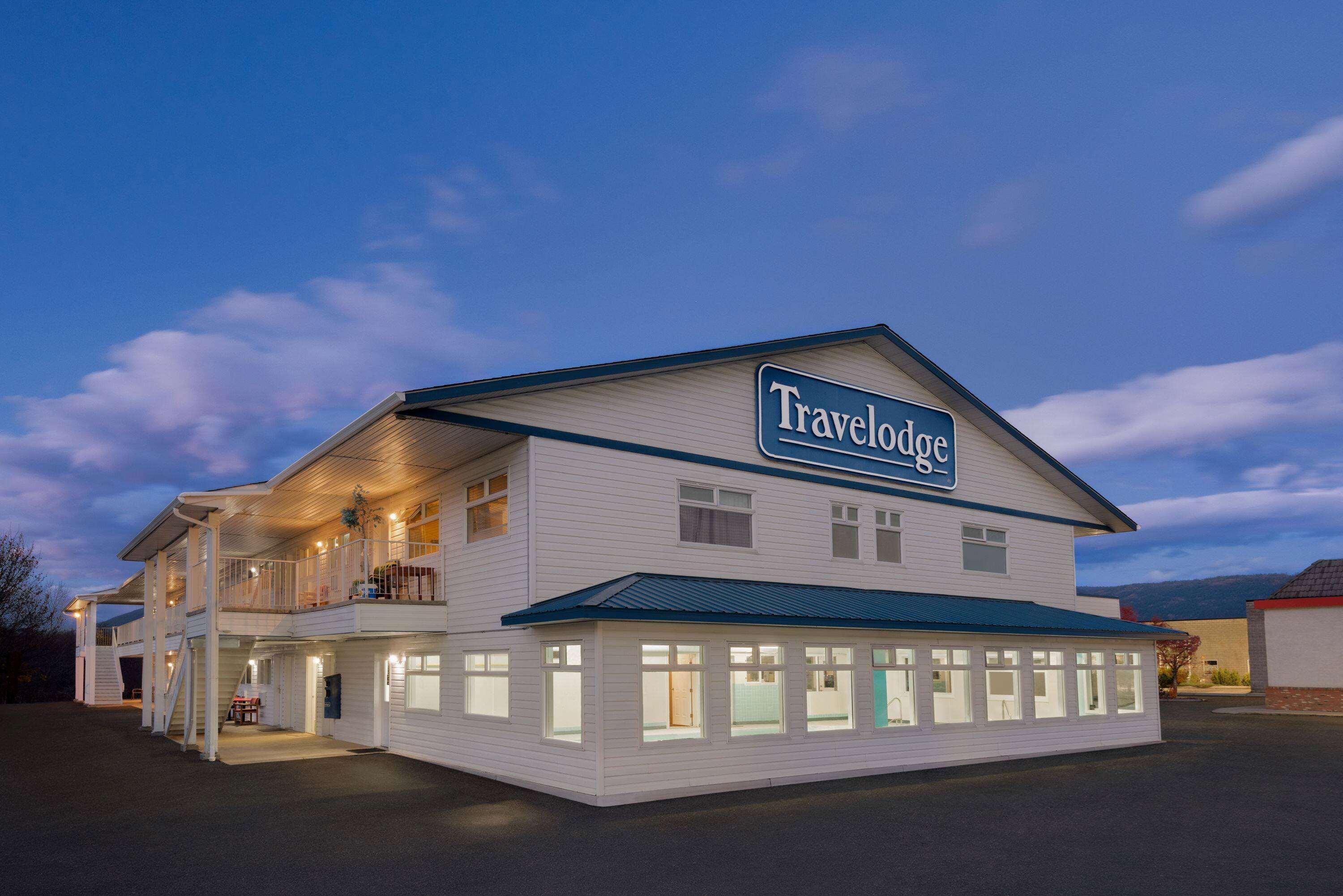 Travelodge By Wyndham Salmon Arm Bc Екстер'єр фото