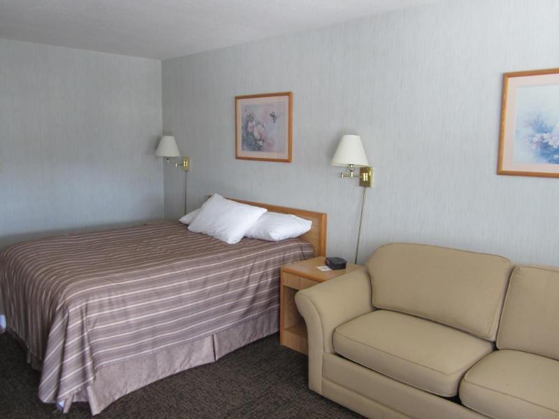 Travelodge By Wyndham Salmon Arm Bc Екстер'єр фото